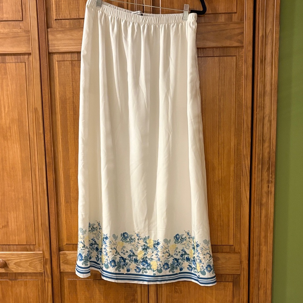 Abercrombie & Fitch Maxi Midi Skirt with Blue Floral Border size Large NWOT